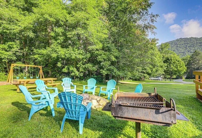 Maggie Valley Home: Porch & Yard