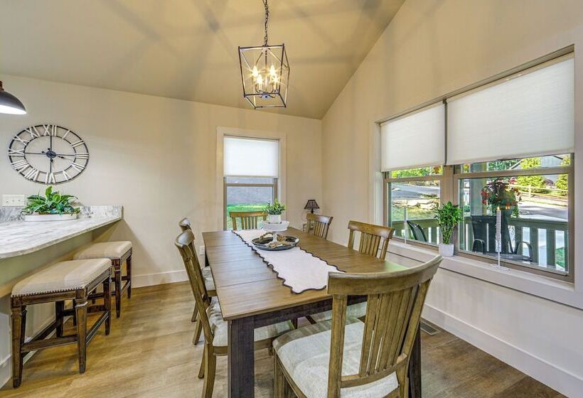 Maggie Valley Home: Porch & Yard