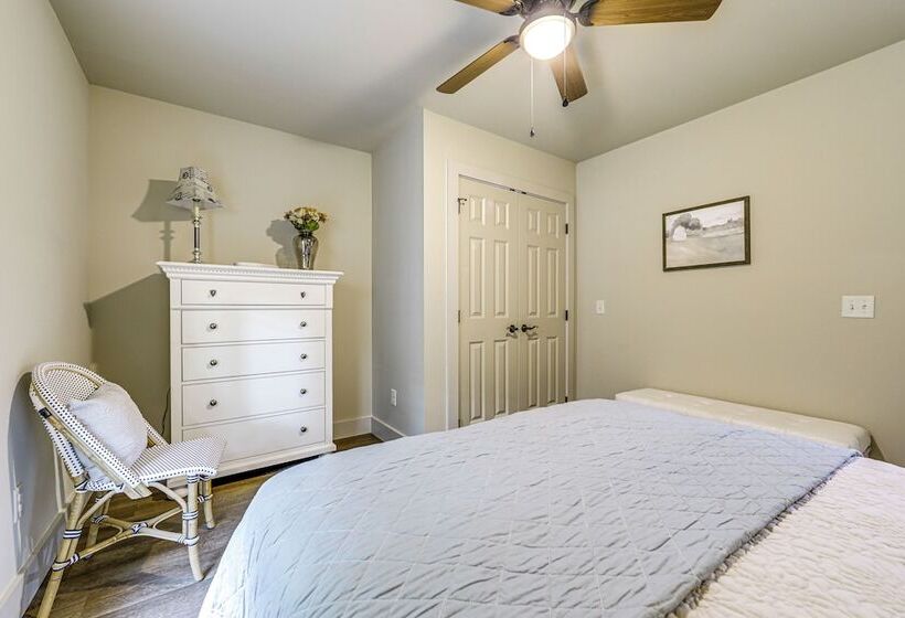 Maggie Valley Home: Porch & Yard