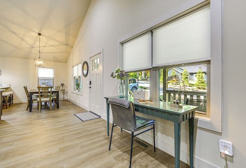 Maggie Valley Home: Porch & Yard