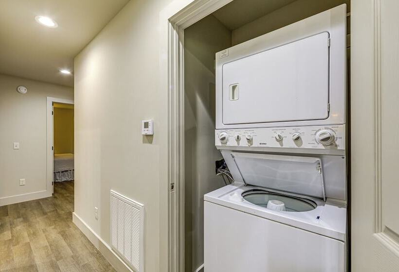 Maggie Valley Home: Porch & Yard