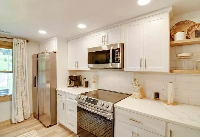 Modern Burkesville Home: 2 Mi To Dale Hollow Lake!