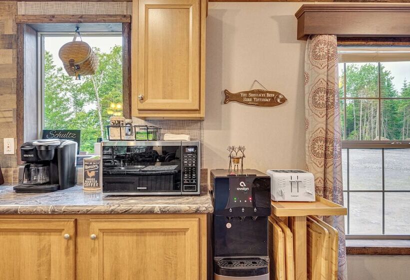 4 Mi To Lake Francis: Peaceful Pittsburg Home