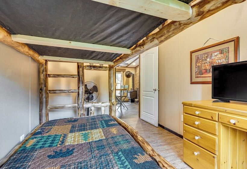 4 Mi To Lake Francis: Peaceful Pittsburg Home