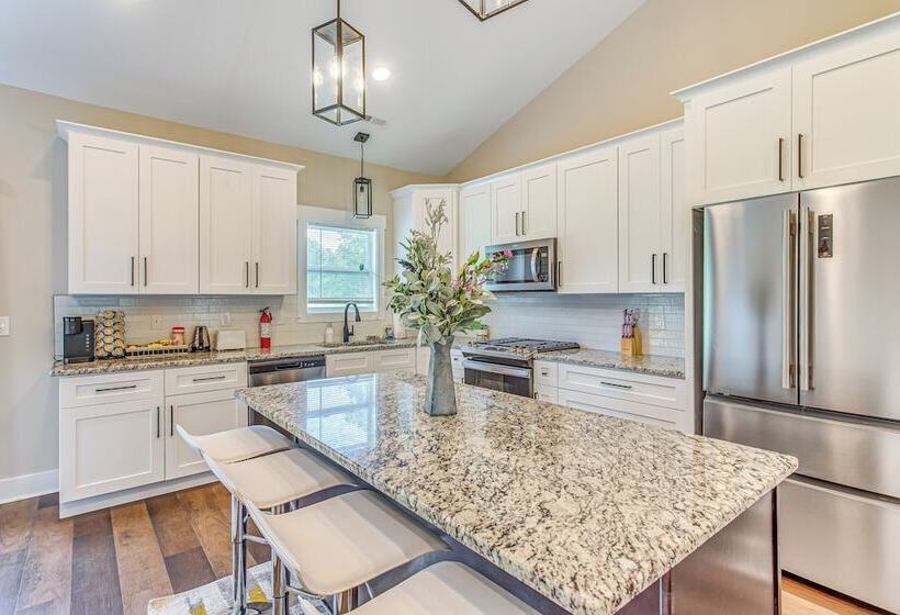 Pet Friendly Home W/ Patio In Loris!