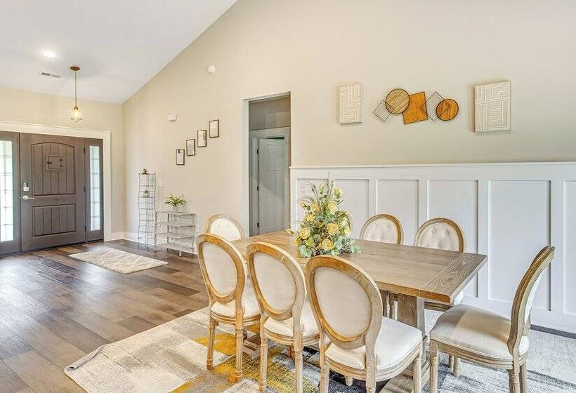 Pet Friendly Home W/ Patio In Loris!