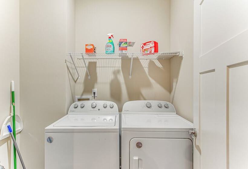 Pet Friendly Home W/ Patio In Loris!