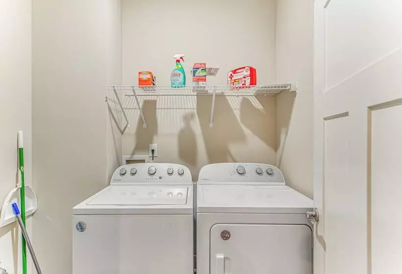 Pet Friendly Home W/ Patio In Loris!