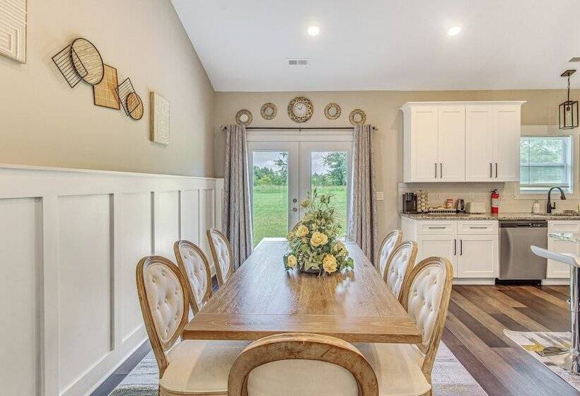 Pet Friendly Home W/ Patio In Loris!