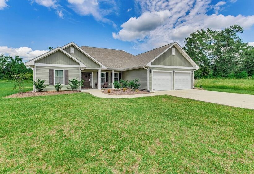 Pet Friendly Home W/ Patio In Loris!