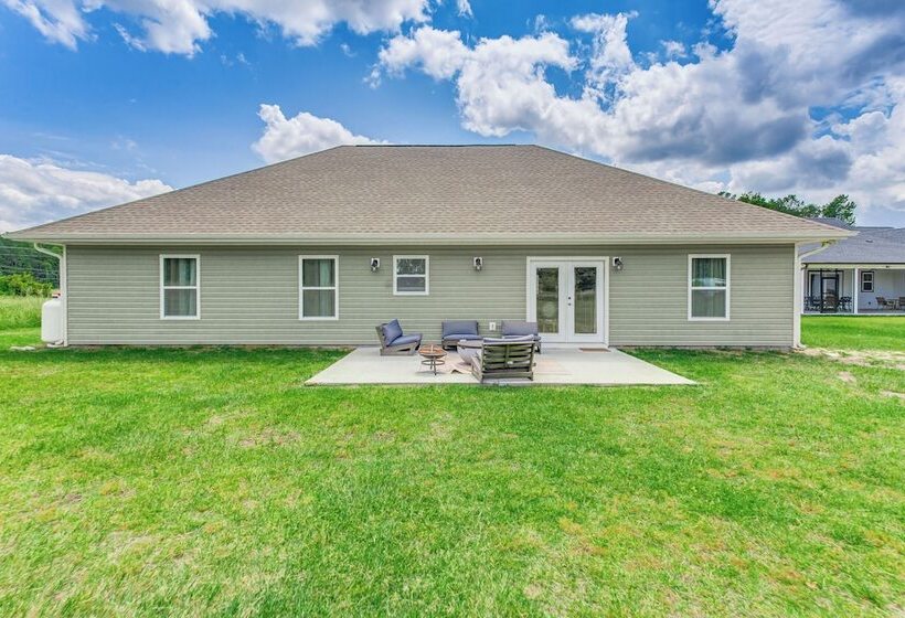 Pet Friendly Home W/ Patio In Loris!