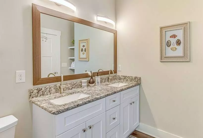 Pet Friendly Home W/ Patio In Loris!