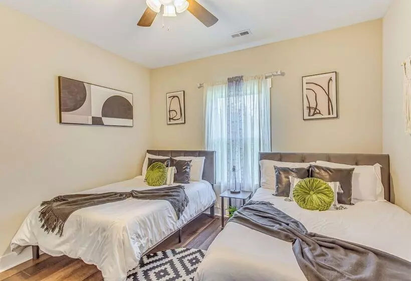 Pet Friendly Home W/ Patio In Loris!