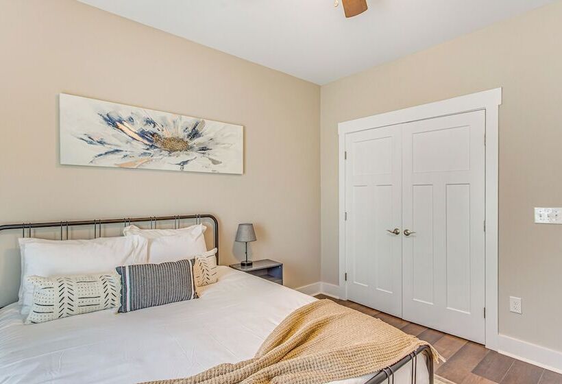 Pet Friendly Home W/ Patio In Loris!