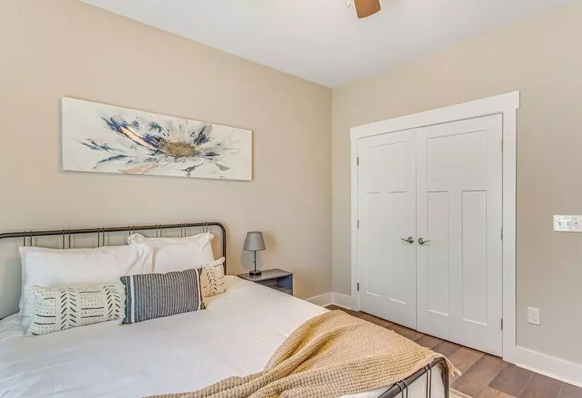 Pet Friendly Home W/ Patio In Loris!