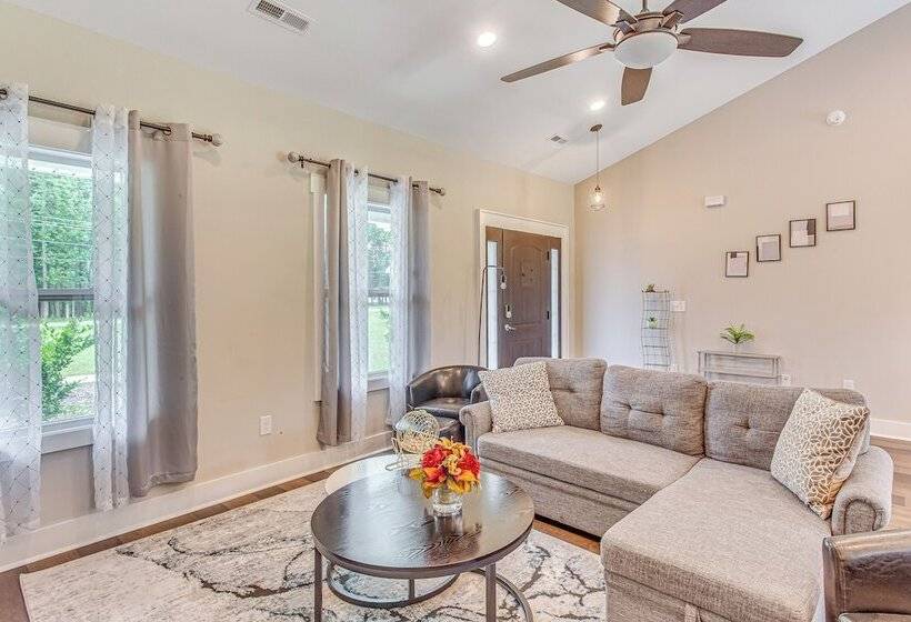 Pet Friendly Home W/ Patio In Loris!