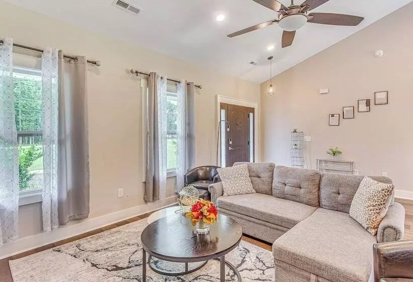 Pet Friendly Home W/ Patio In Loris!