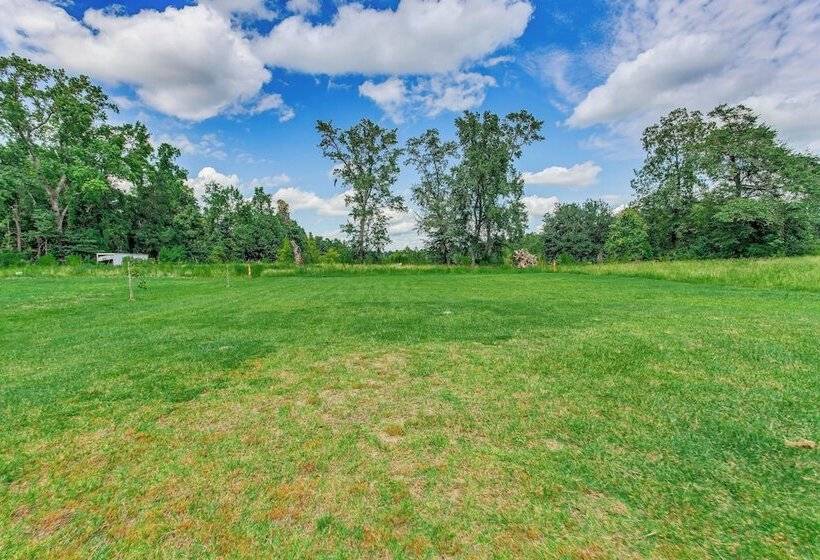 Pet Friendly Home W/ Patio In Loris!