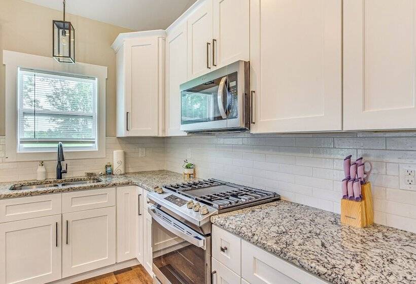 Pet Friendly Home W/ Patio In Loris!