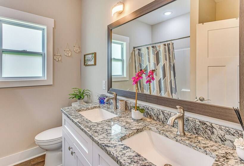 Pet Friendly Home W/ Patio In Loris!