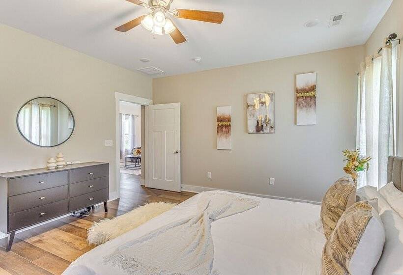 Pet Friendly Home W/ Patio In Loris!