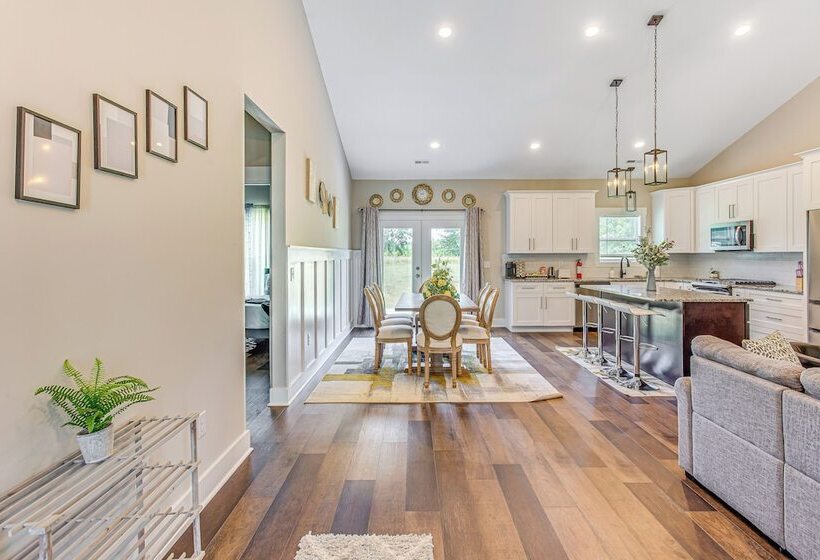 Pet Friendly Home W/ Patio In Loris!