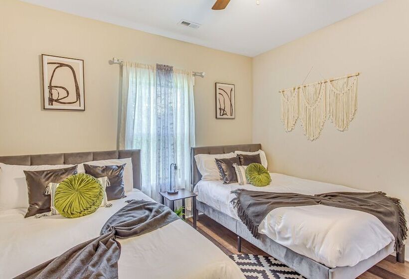 Pet Friendly Home W/ Patio In Loris!