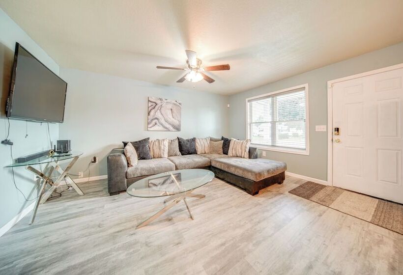 Quaint Erie Home W/ Smart Tvs & Yard: 3 Mi To Lake