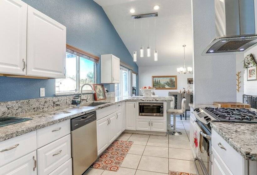 Sacramento Home W/ Pool Near Dtwn: Pets Welcome!