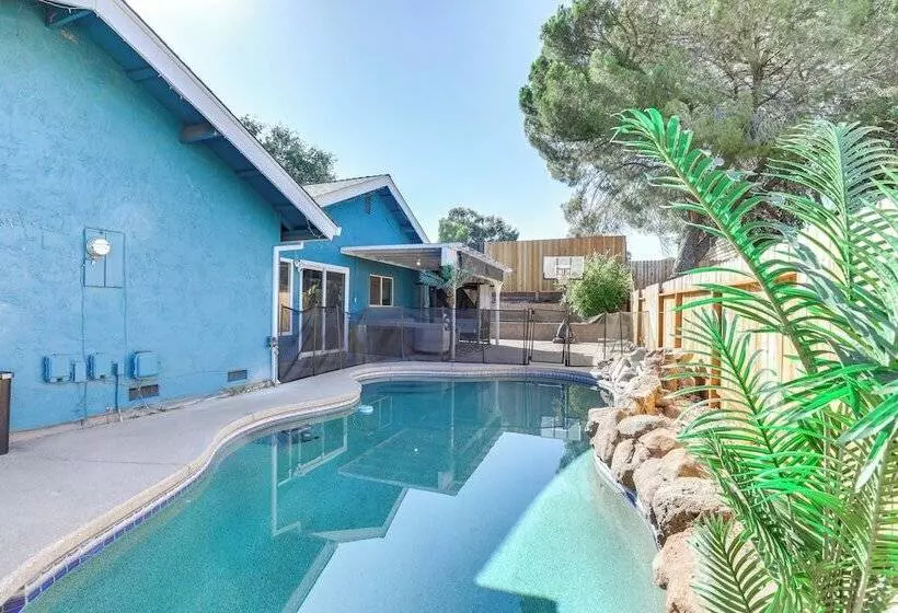 Sacramento Home W/ Pool Near Dtwn: Pets Welcome!