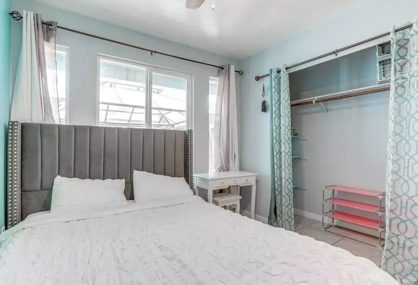 Sacramento Home W/ Pool Near Dtwn: Pets Welcome!