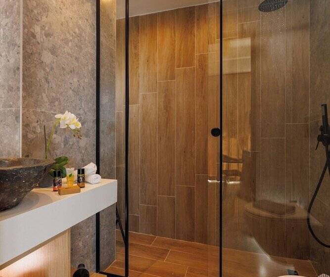 Soho Seafront Suites