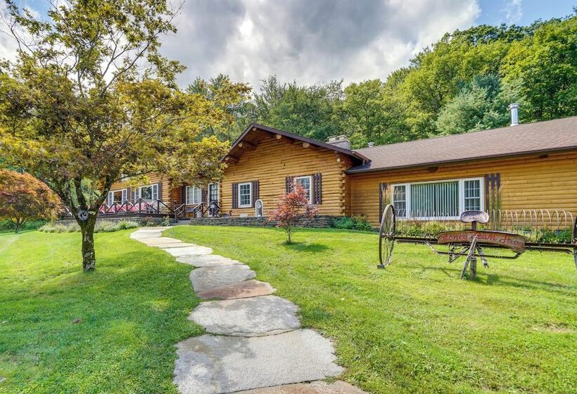 Private Hot Tub: Spacious Austerlitz Ski Cabin!