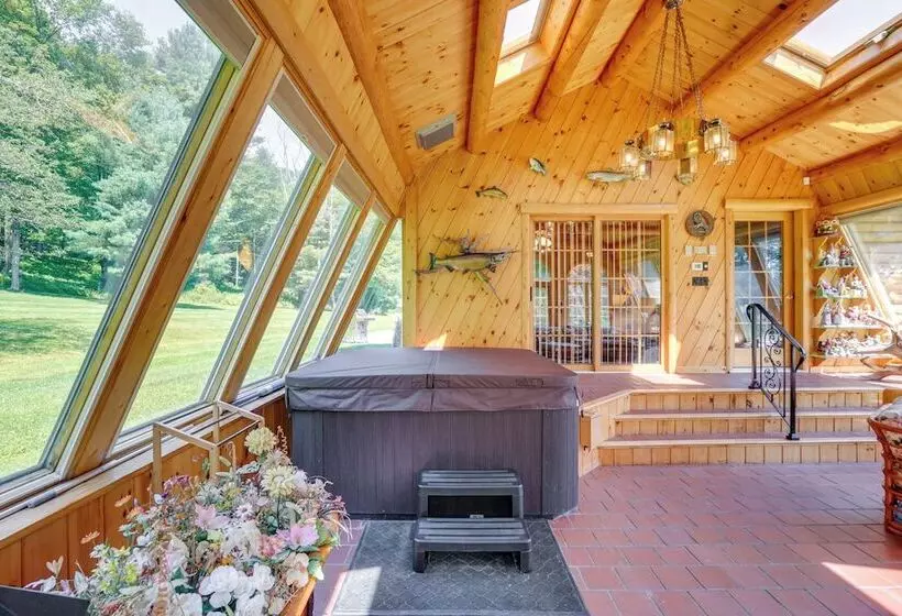 Private Hot Tub: Spacious Austerlitz Ski Cabin!