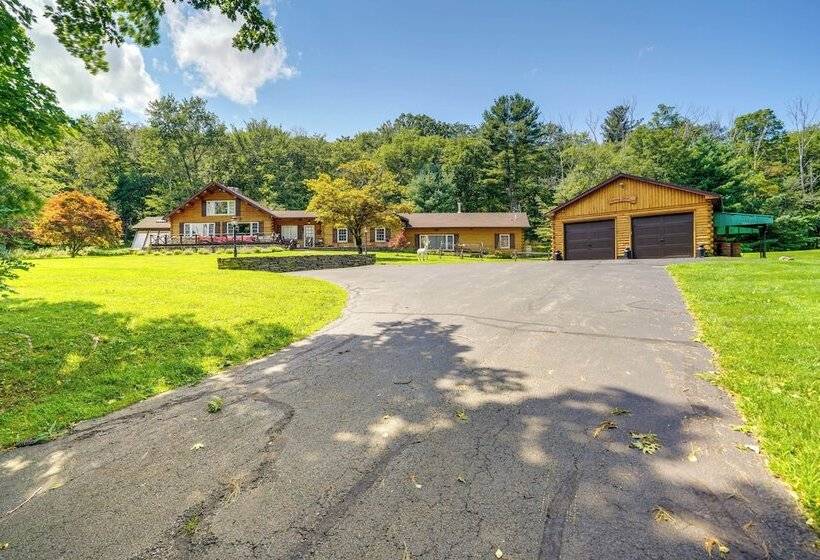 Private Hot Tub: Spacious Austerlitz Ski Cabin!