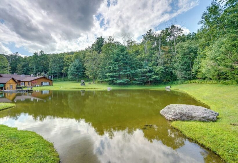 Private Hot Tub: Spacious Austerlitz Ski Cabin!