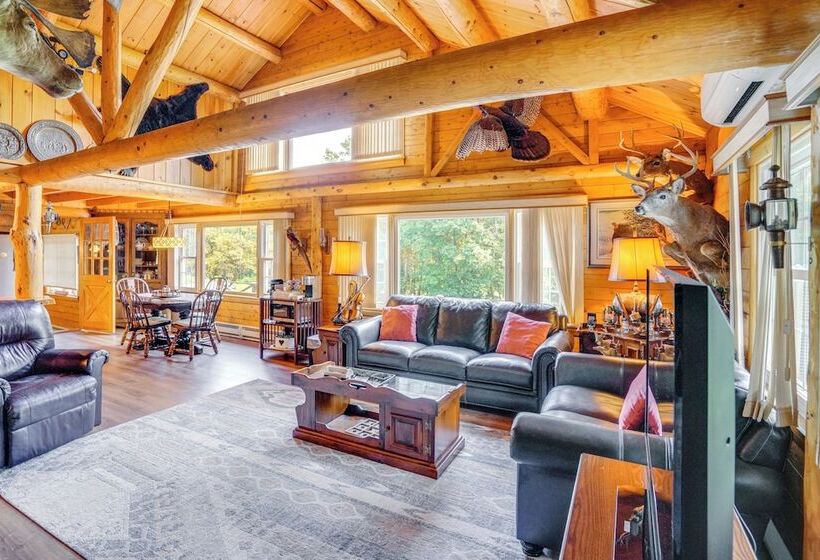 Private Hot Tub: Spacious Austerlitz Ski Cabin!