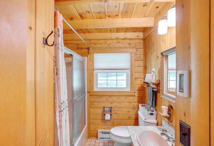 Private Hot Tub: Spacious Austerlitz Ski Cabin!