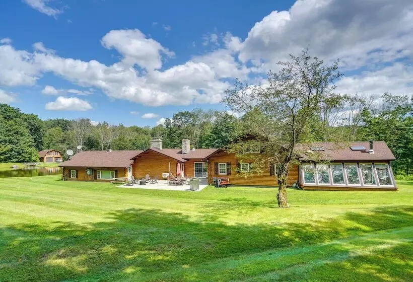 Private Hot Tub: Spacious Austerlitz Ski Cabin!