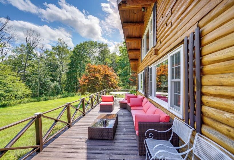 Private Hot Tub: Spacious Austerlitz Ski Cabin!