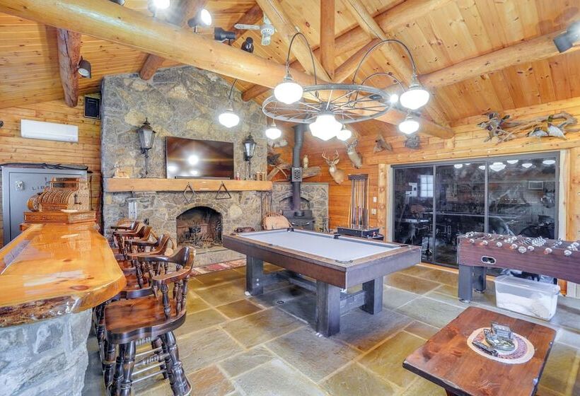 Private Hot Tub: Spacious Austerlitz Ski Cabin!