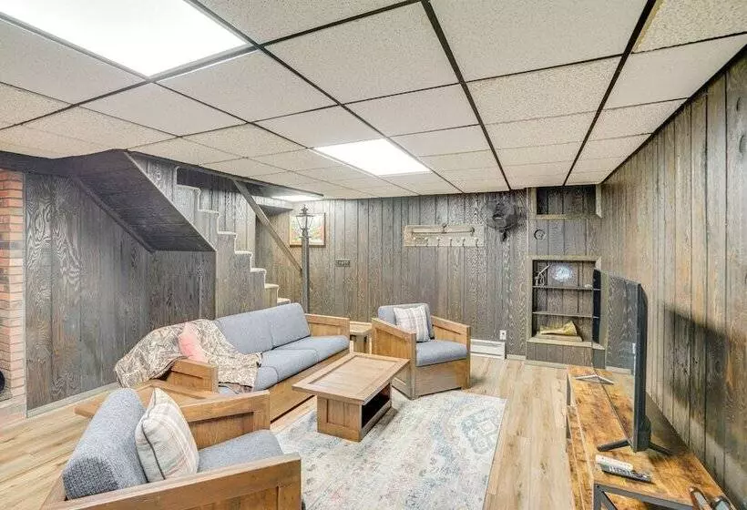 Private Hot Tub: Spacious Austerlitz Ski Cabin!