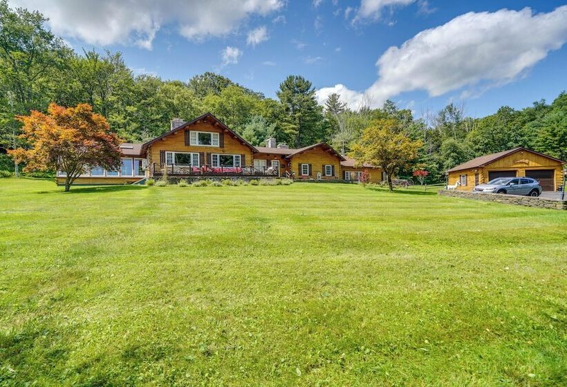 Private Hot Tub: Spacious Austerlitz Ski Cabin!