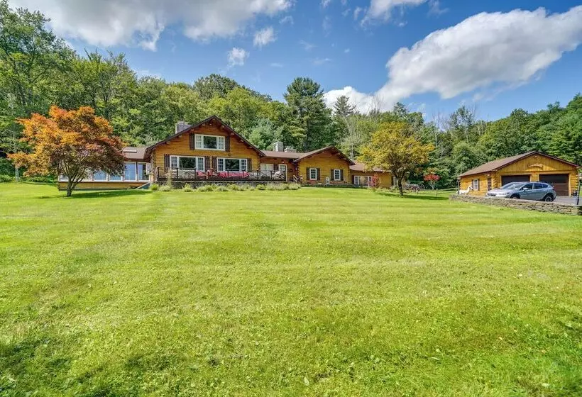 Private Hot Tub: Spacious Austerlitz Ski Cabin!