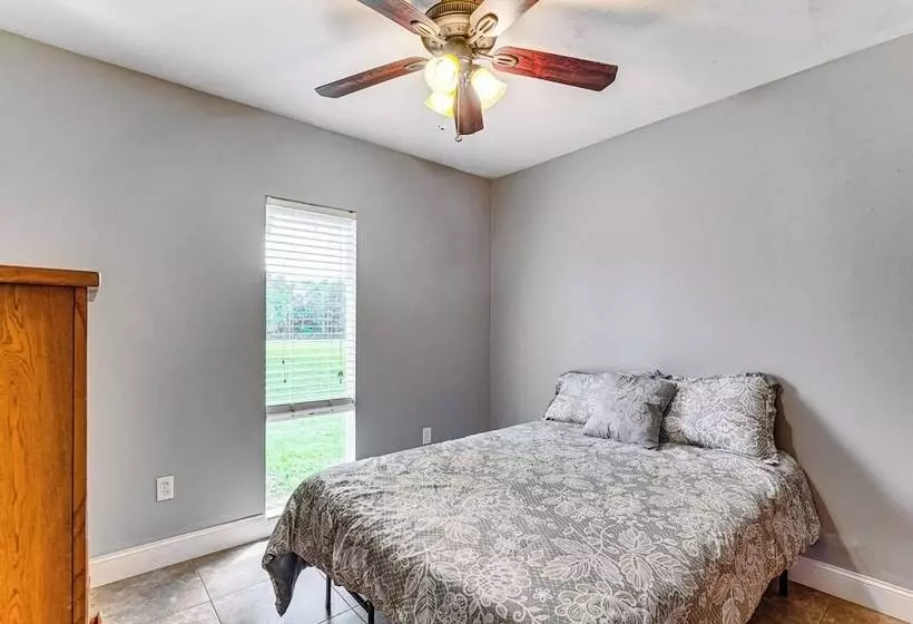 Spacious Micanopy Farmhouse W/ Luxurious Pool!