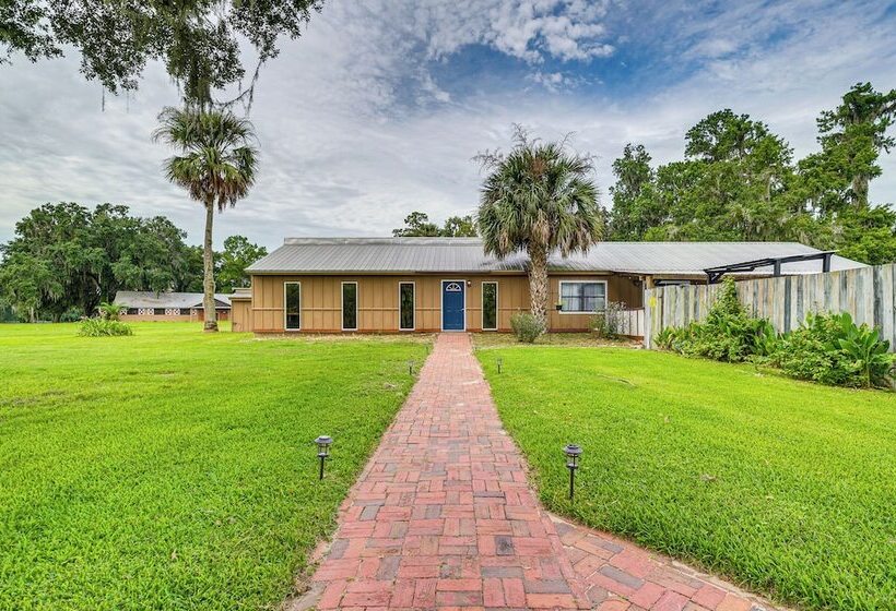 Spacious Micanopy Farmhouse W/ Luxurious Pool!