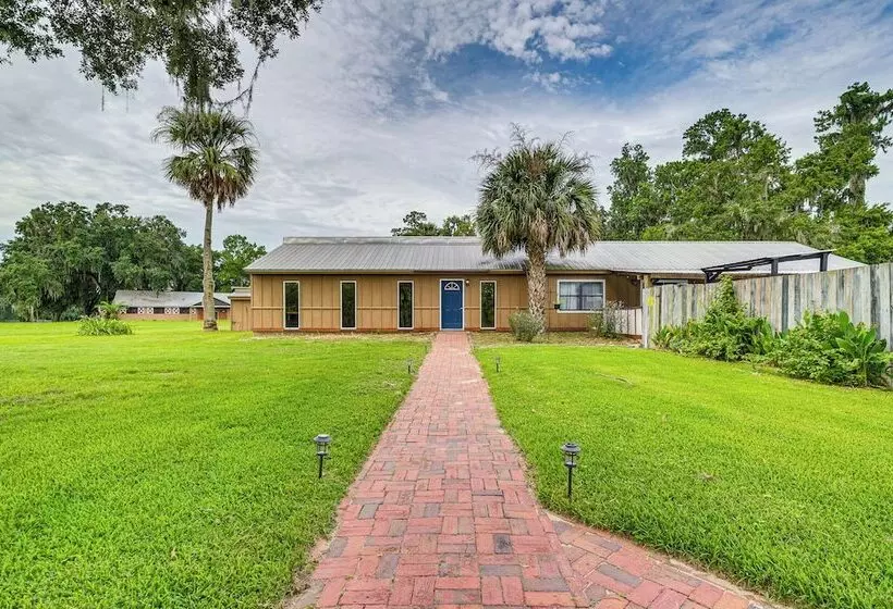 Spacious Micanopy Farmhouse W/ Luxurious Pool!