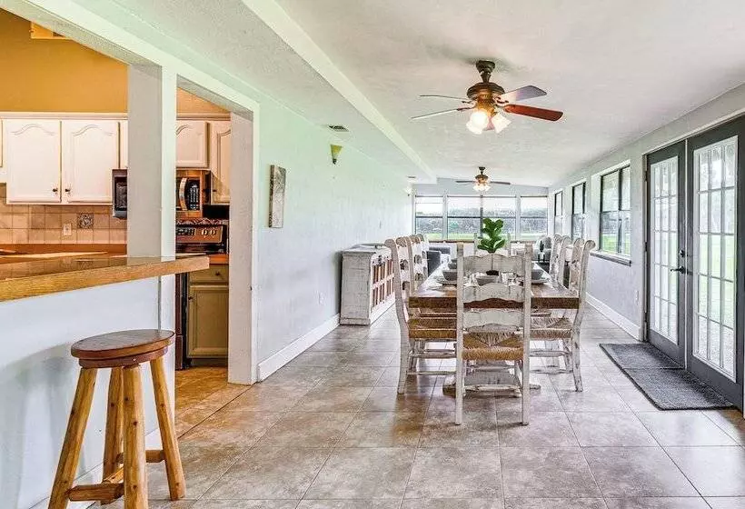 Spacious Micanopy Farmhouse W/ Luxurious Pool!