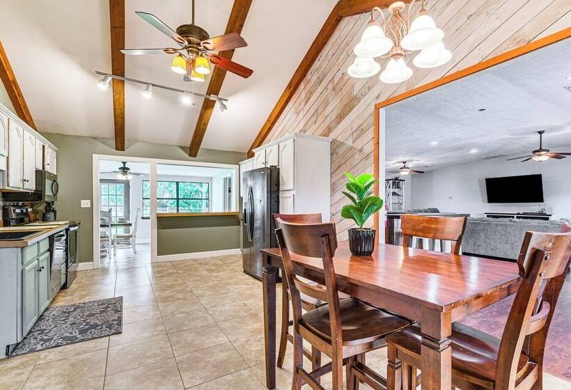 Spacious Micanopy Farmhouse W/ Luxurious Pool!