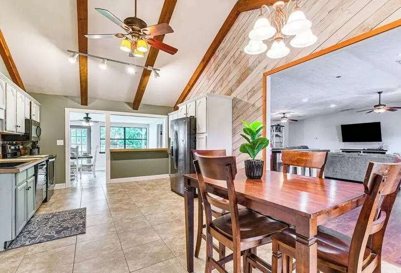 Spacious Micanopy Farmhouse W/ Luxurious Pool!